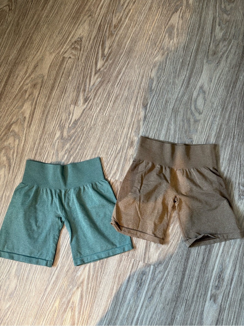 NVGTN High-Waist Bike Shorts - Green and Brown